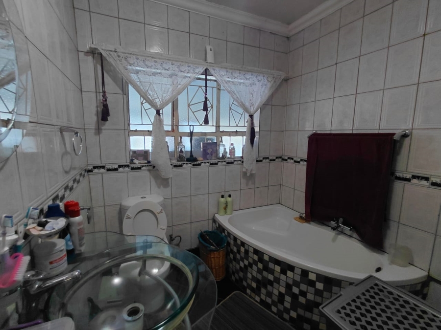 5 Bedroom Property for Sale in Elandsrand North West